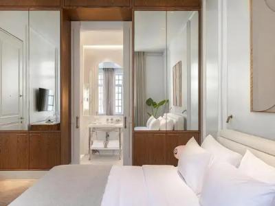 The Dolli at Acropolis, A to Live - 162