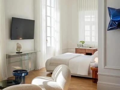 The Dolli at Acropolis, A to Live - 166