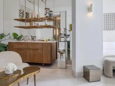 The Dolli at Acropolis, A to Live - 28