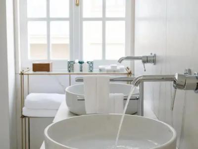 The Dolli at Acropolis, A to Live - 168