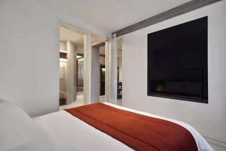 The Newel Metaxourgeio - 25