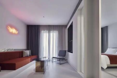 The Newel Metaxourgeio - 4