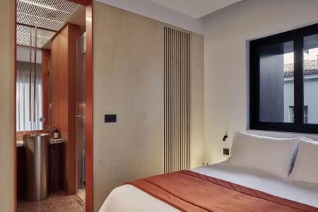 The Newel Metaxourgeio - 26