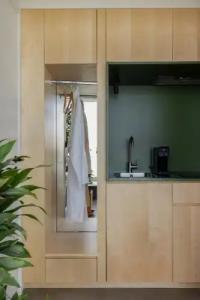 The Newel Metaxourgeio - 93