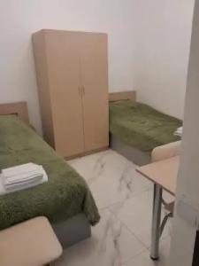 Layros & Andersen - 30