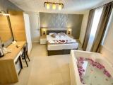With Jacuzzi Suite