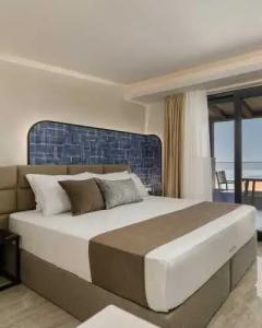 Costa De Luxe Suites - 80