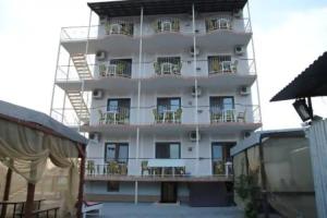 Hotel Novyi, Zatoka
