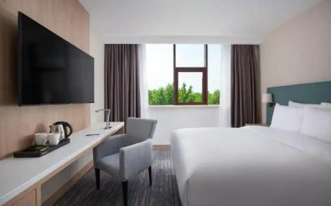 DoubleTree by Hilton - 52