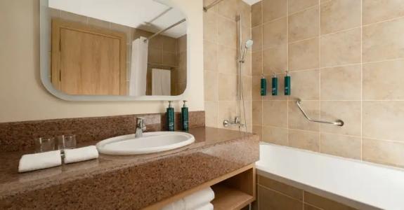 DoubleTree by Hilton - 66