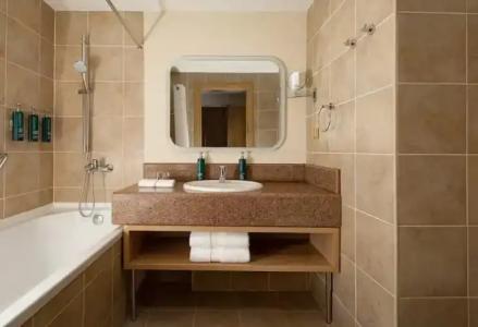 DoubleTree by Hilton - 63