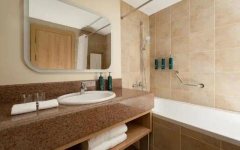 DoubleTree by Hilton - 55