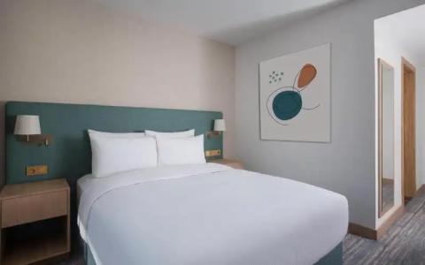 DoubleTree by Hilton - 50