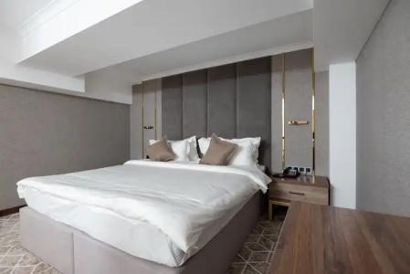 Tauke Khan Plaza - 79