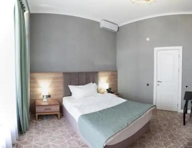 Tauke Khan Plaza - 100