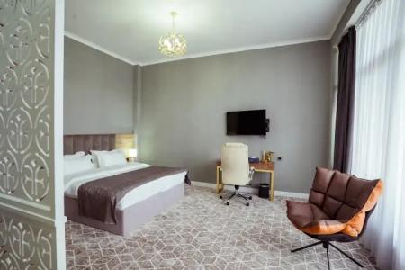 Tauke Khan Plaza - 112