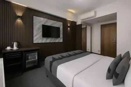 Black Art Otel - 61