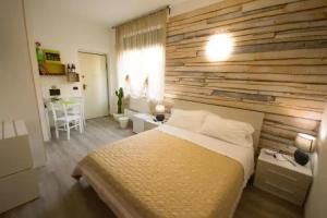 Alba Serena Camere, Alba