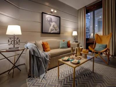 Singer Palace Roma - 110