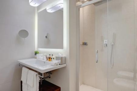 Singer Palace Roma - 91