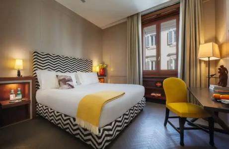 Singer Palace Roma - 50