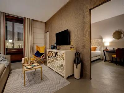 Singer Palace Roma - 103