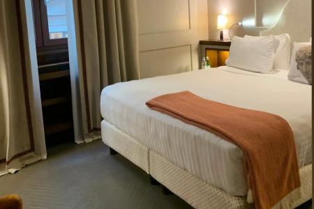 Singer Palace Roma - 88