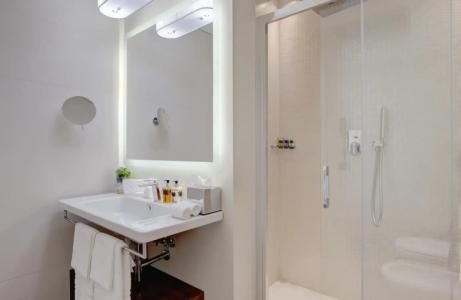 Singer Palace Roma - 128