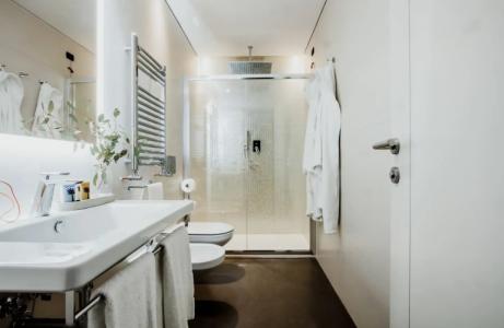 Singer Palace Roma - 86