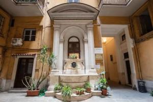 Glance In Rome, Rome