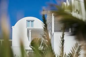 Petri Suites Hotel, Perivolos