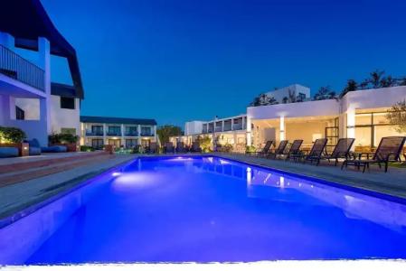 Aqua Bay Suites - 10