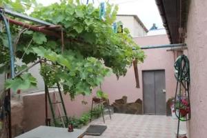 Holiday home on 3-ya Poperechnaya, Yevpatoriya