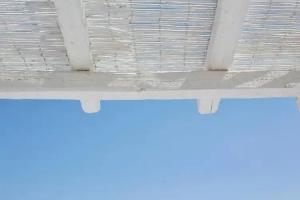 Mr and Mrs White Tinos, Tinos Town