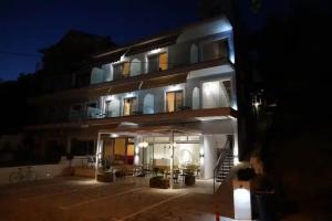 Kiperi Exclusive, Parga