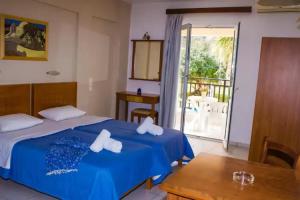 Sunshine Studios & Apartments, Stalis