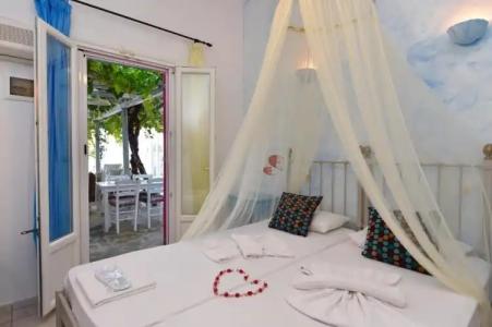 Aphrodite Boutique - 141