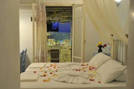 Aphrodite Boutique - 32