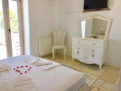 Aphrodite Boutique - 78