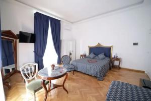 Di Palma Suite, Naples