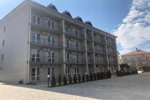 Aladdin Hotel, Zaliznyy Port
