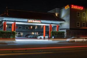 Motel Sakura, Glendale