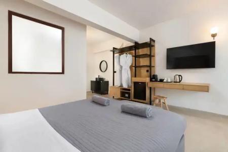 Costa Lindia Beach - 82