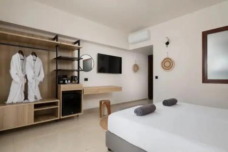 Costa Lindia Beach - 99