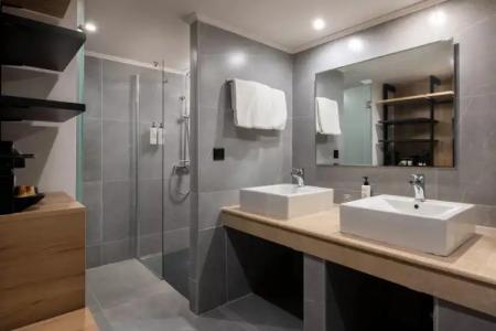 Costa Lindia Beach - 94