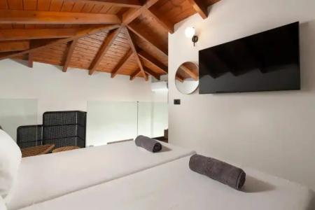 Costa Lindia Beach - 90