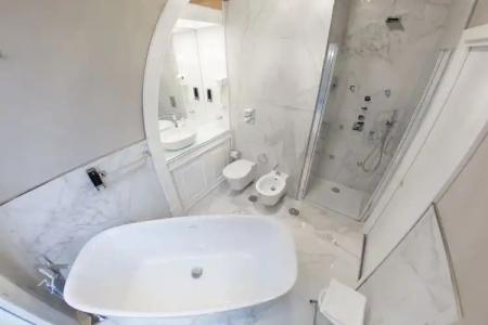 Leone Camere d'Autore -Chiaia - 32