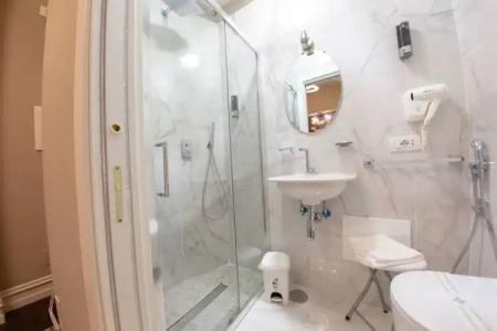 Leone Camere d'Autore -Chiaia - 47