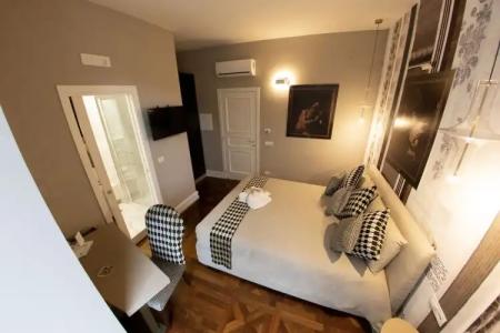 Leone Camere d'Autore -Chiaia - 28