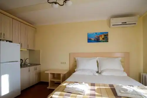 Aparton Klinichna st. (1st entrance) - 25